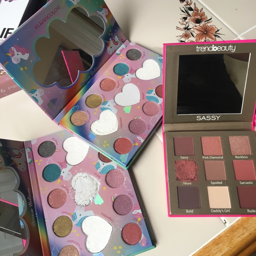 Eyeshadow palette